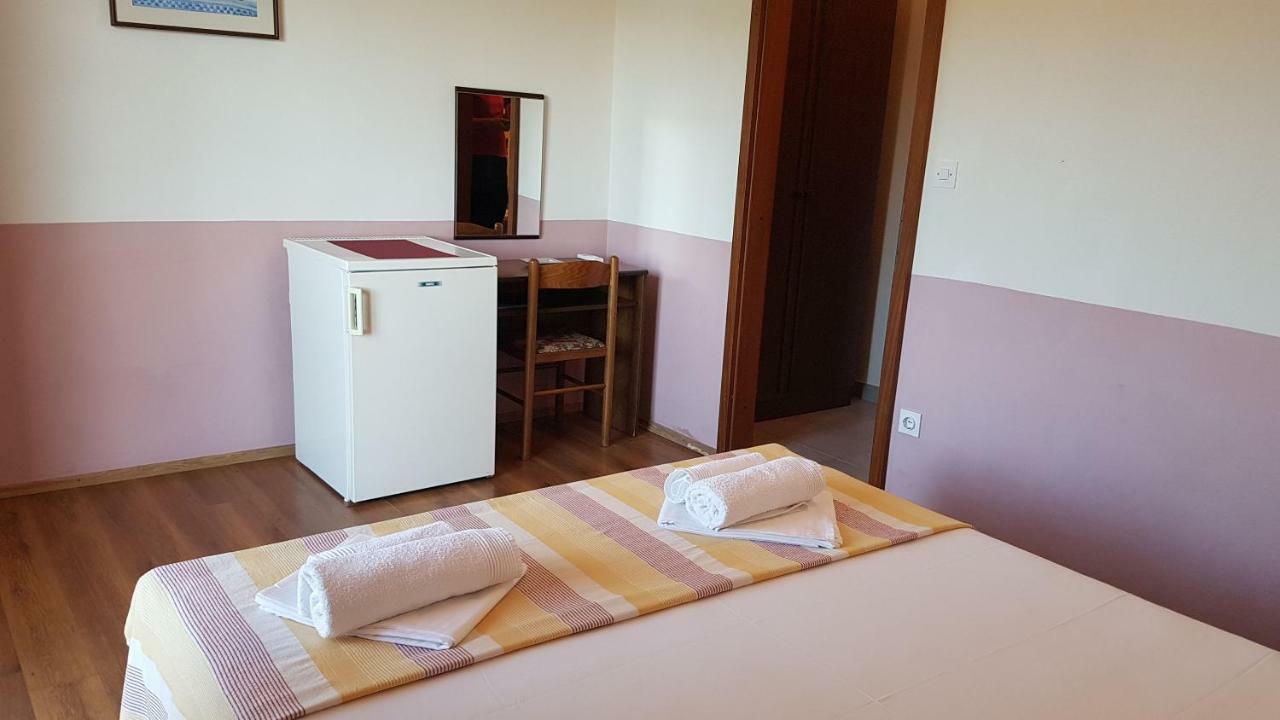 Apartments And Room Caric Jelsa  Dış mekan fotoğraf