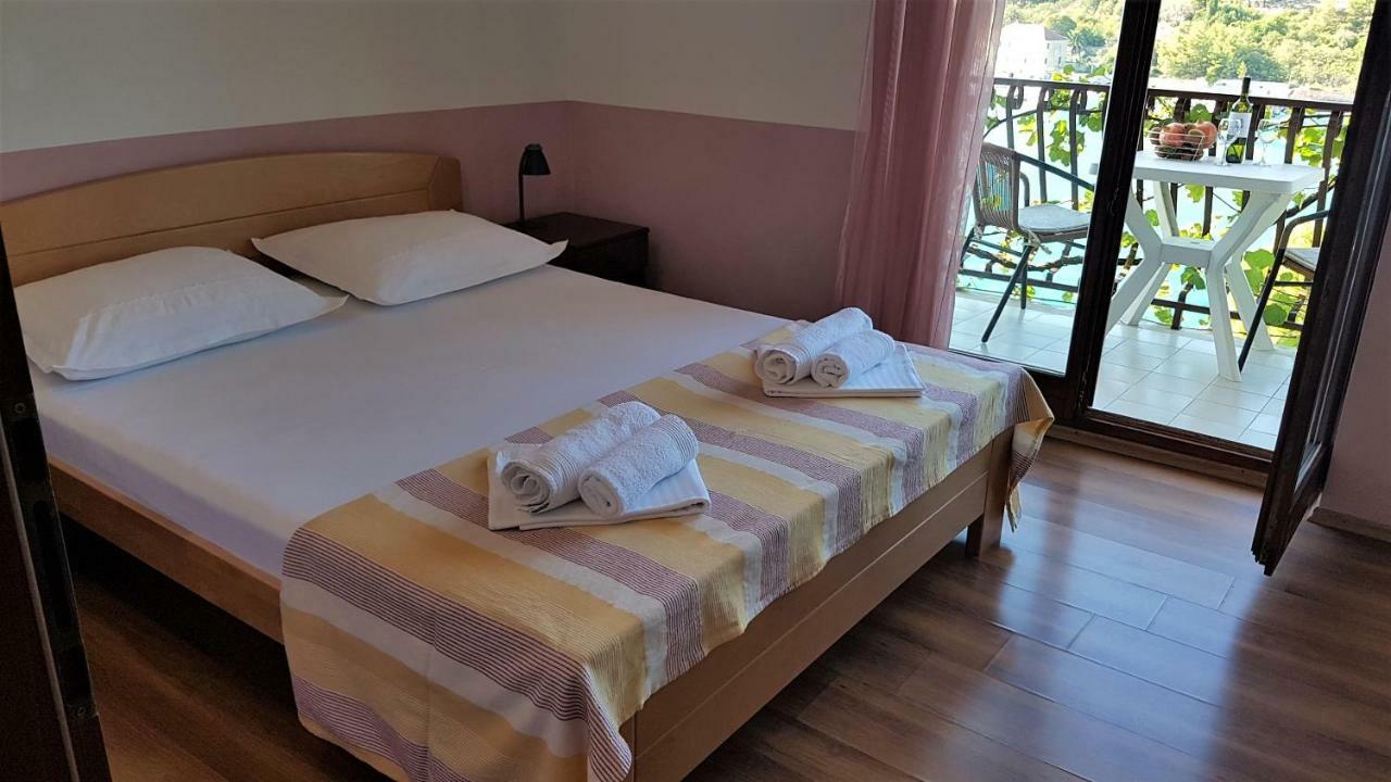 Apartments And Room Caric Jelsa  Dış mekan fotoğraf