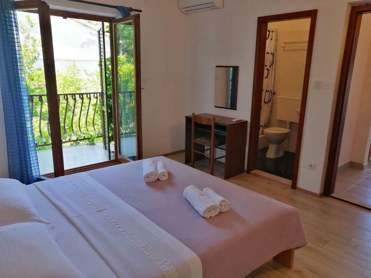 Apartments And Room Caric Jelsa  Dış mekan fotoğraf