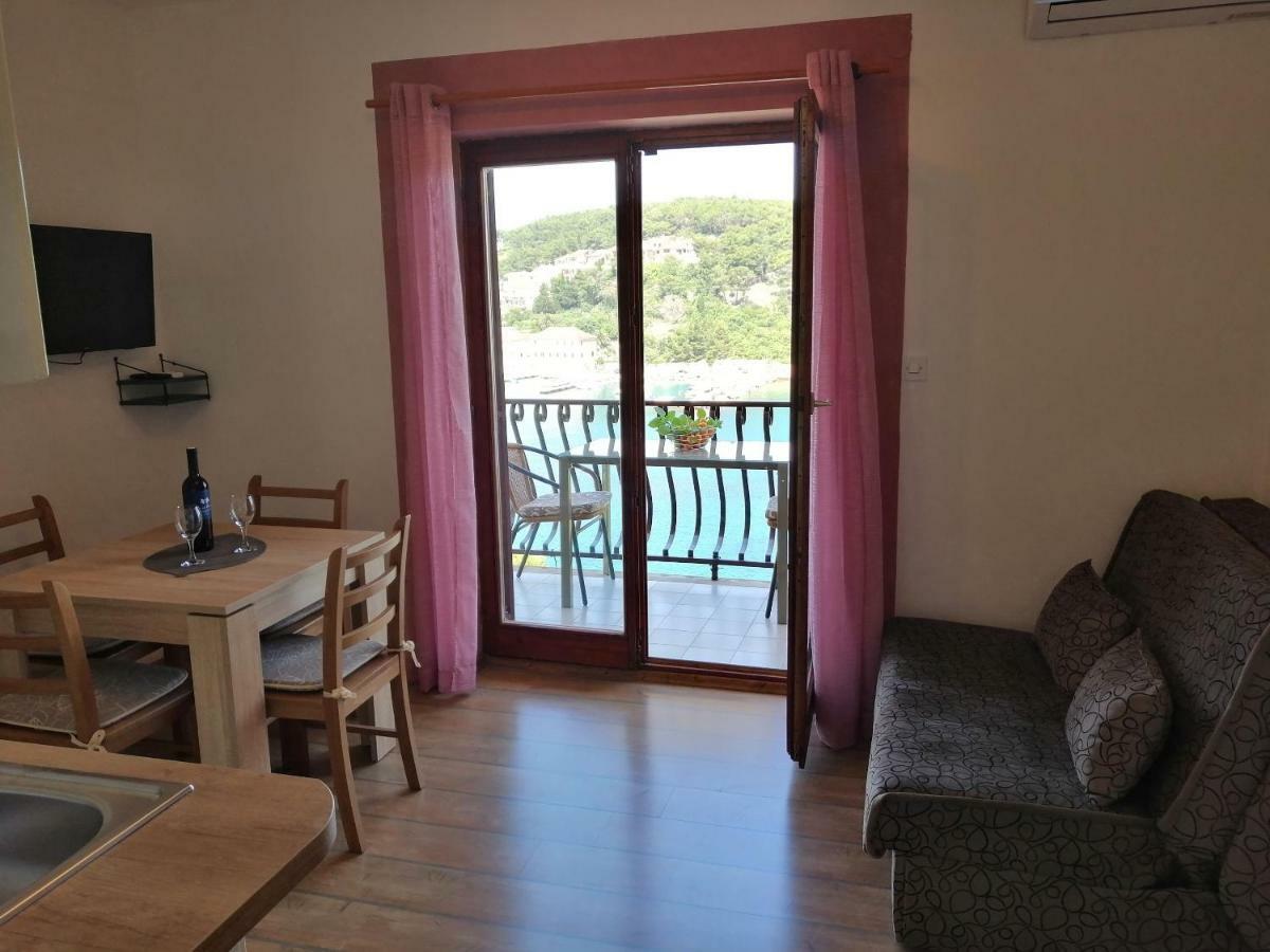Apartments And Room Caric Jelsa  Dış mekan fotoğraf
