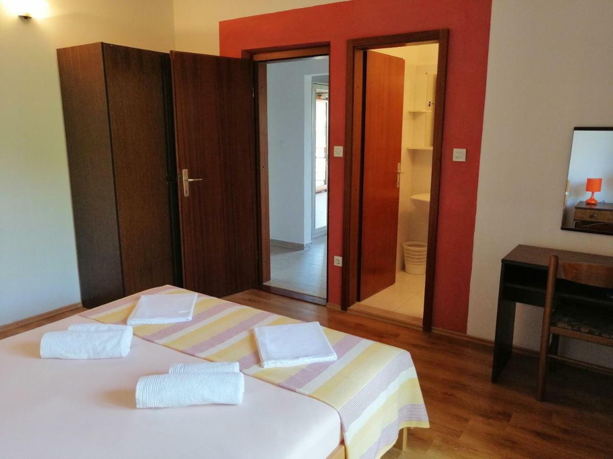 Apartments And Room Caric Jelsa  Dış mekan fotoğraf