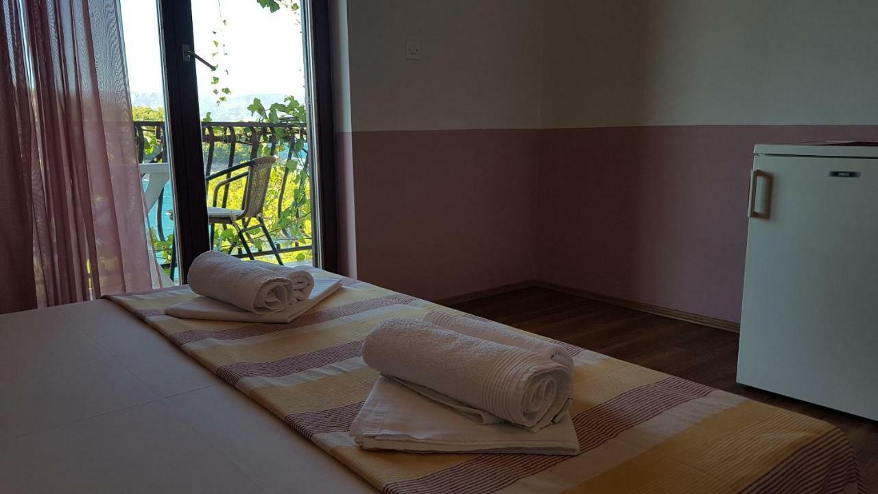 Apartments And Room Caric Jelsa  Dış mekan fotoğraf