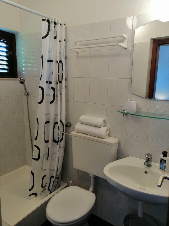 Apartments And Room Caric Jelsa  Dış mekan fotoğraf