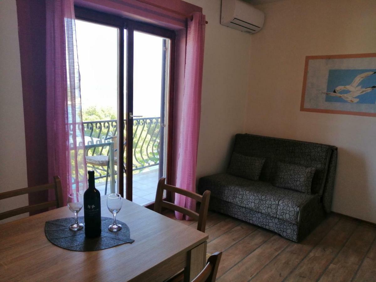 Apartments And Room Caric Jelsa  Dış mekan fotoğraf