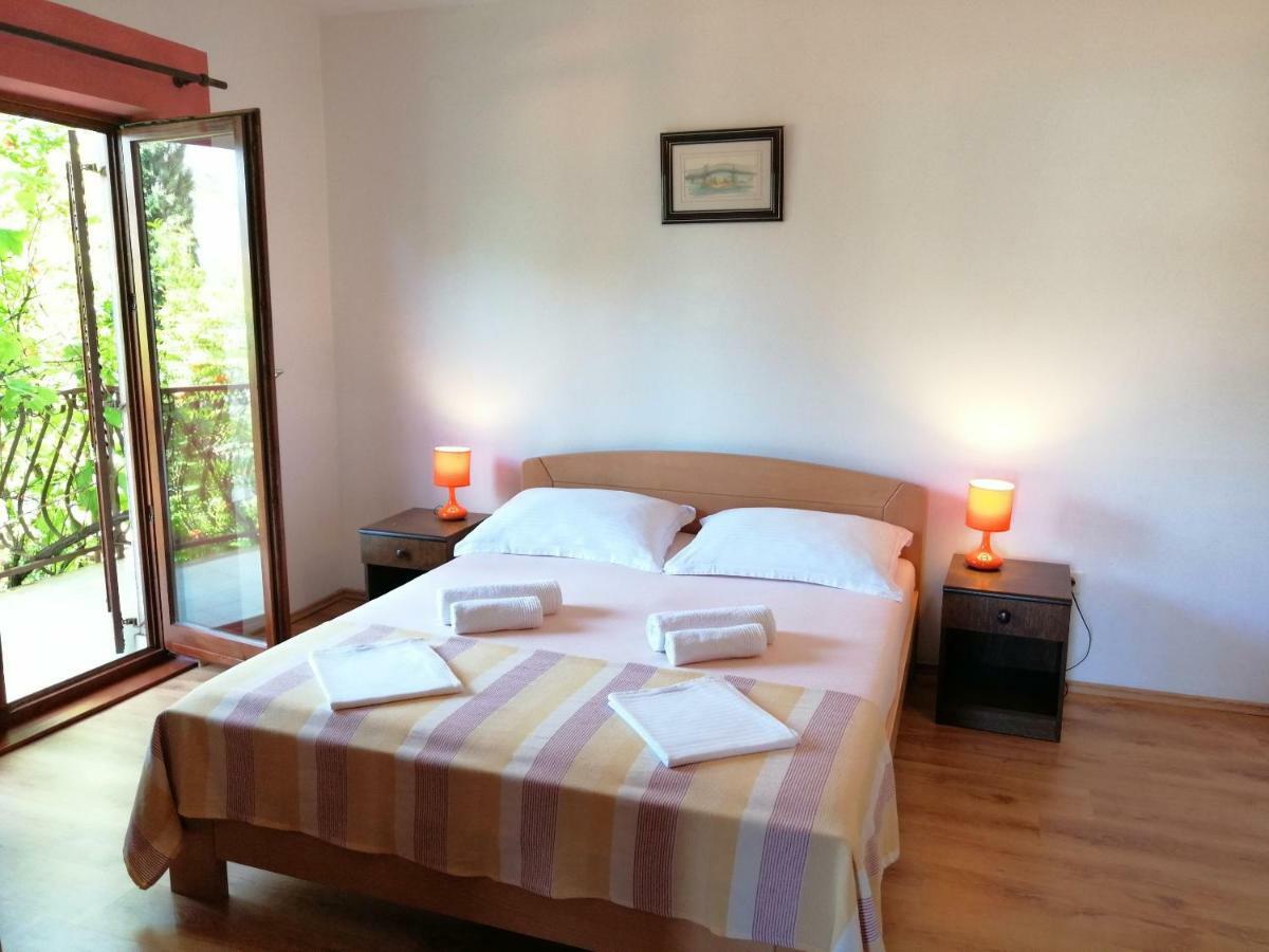 Apartments And Room Caric Jelsa  Dış mekan fotoğraf