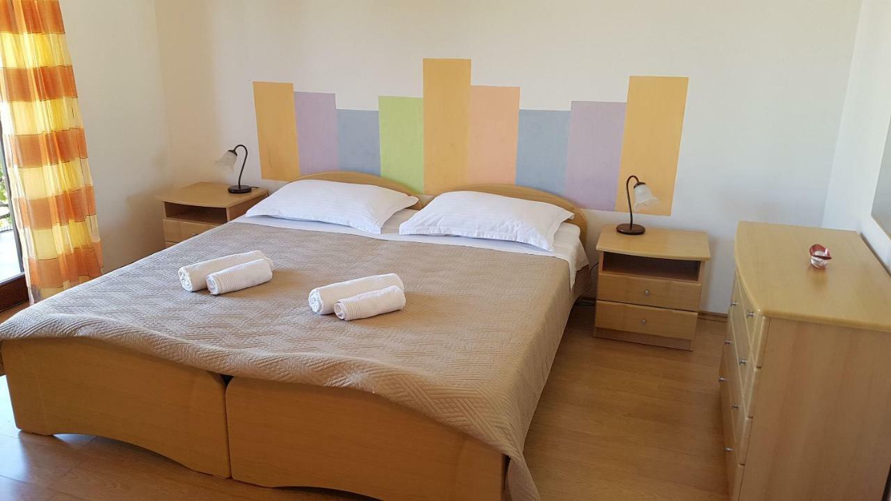 Apartments And Room Caric Jelsa  Dış mekan fotoğraf