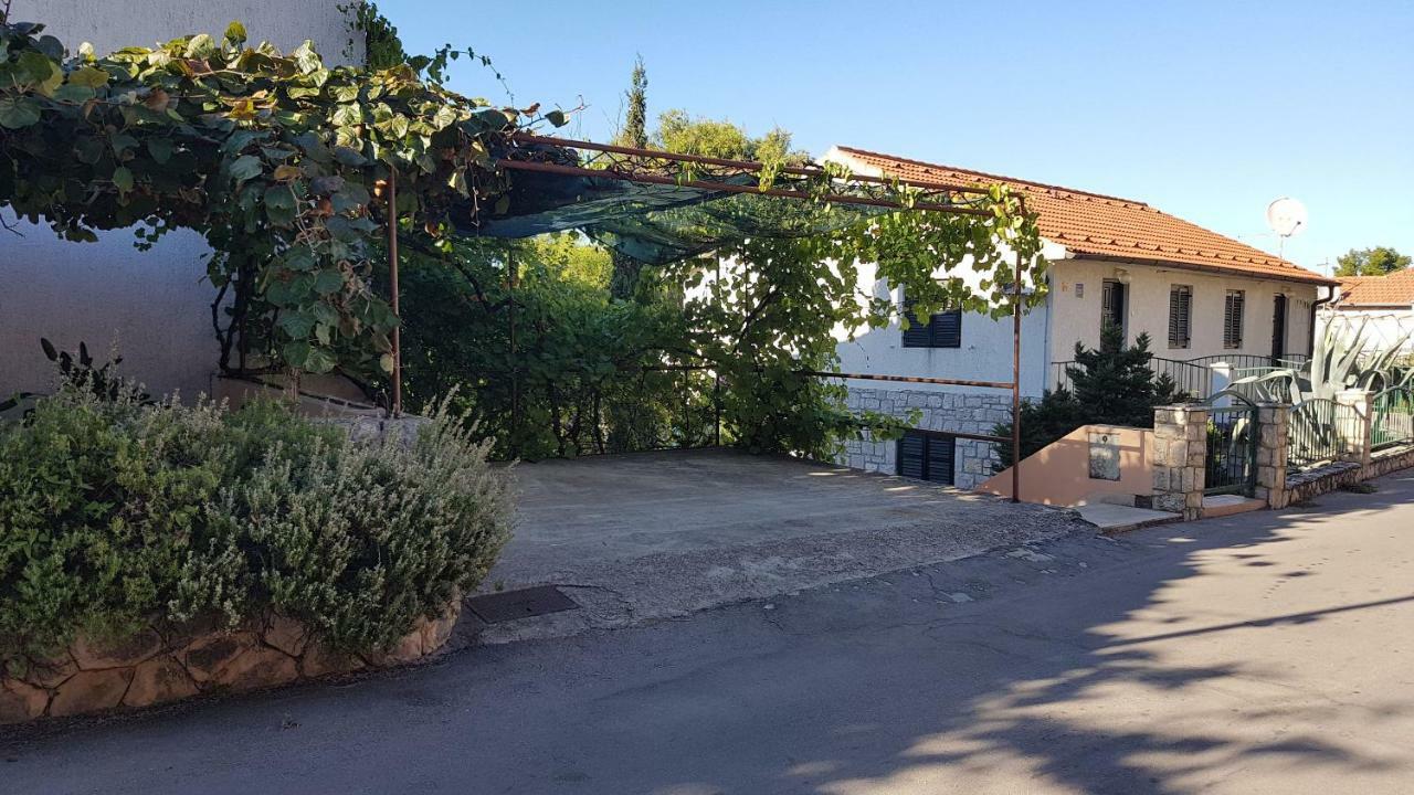 Apartments And Room Caric Jelsa  Dış mekan fotoğraf